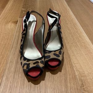 Guess leopard high heels pump